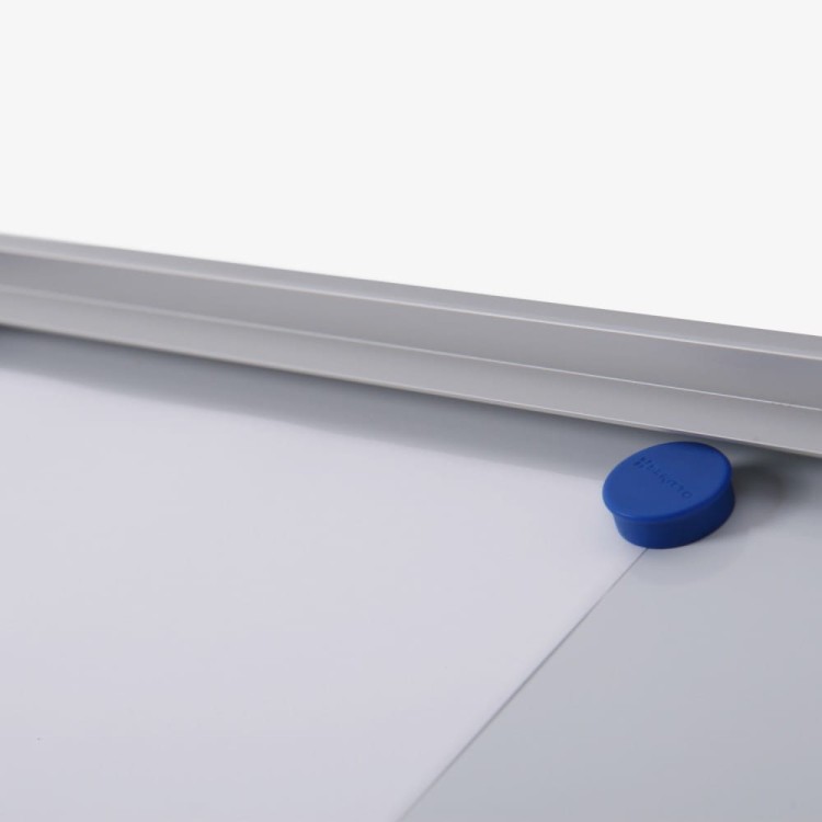 Możliwość stosowania magnesów - Gablota magnetyczna XS 1xA4 22x31 cm z certyfikatem trudnopalności B1 zamykana na kluczyk do użytku wewnętrznego gablota wewnętrzna gablota ogłoszeniowa gablota informacyjna tablica ogłoszeń tablica informacyjna ogniotrwała
