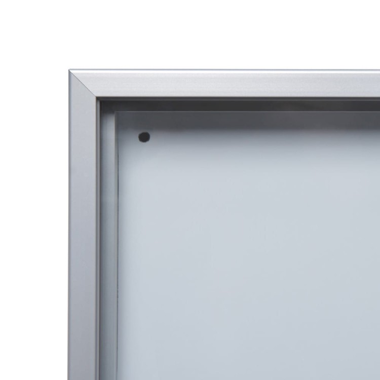 Detal, smukła obudowa - Gablota magnetyczna SLIM 15xA4 110x92 cm z przesuwanymi drzwiami zamykana na kluczyk do użytku wewnętrznego gablota wewnętrzna gablota ogłoszeniowa gablota informacyjna tablica ogłoszeń tablica informacyjna