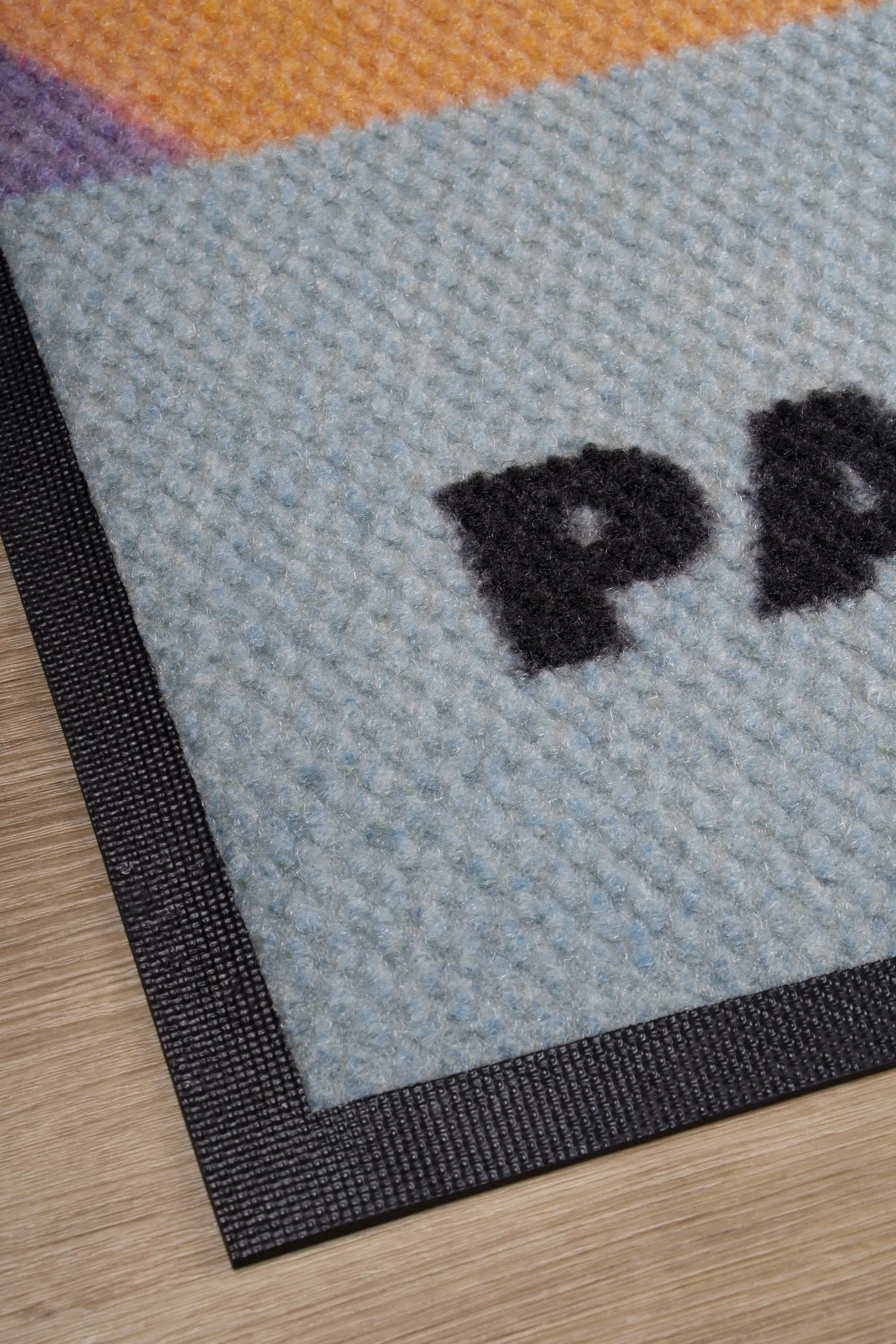 Mata podłogowa Universal Brush Guard - wycieraczka dywanik wykładzina z logo do zastosowań wewnętrznych i zewnętrznych - szczegół