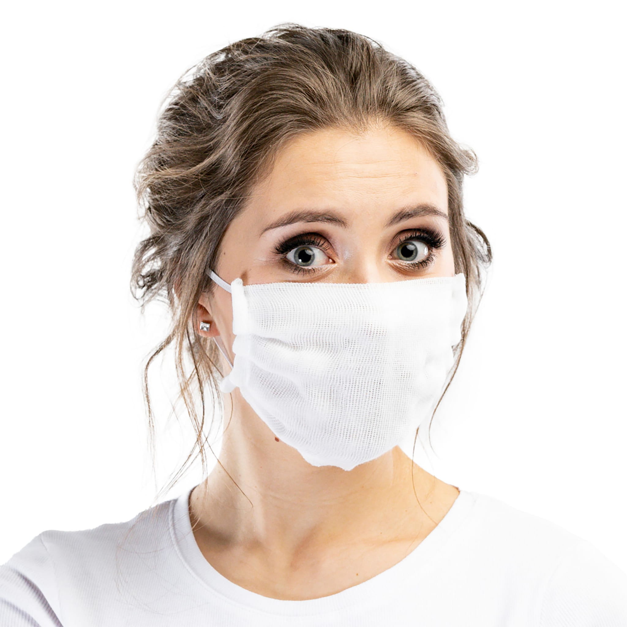Femme avec masque protecteur