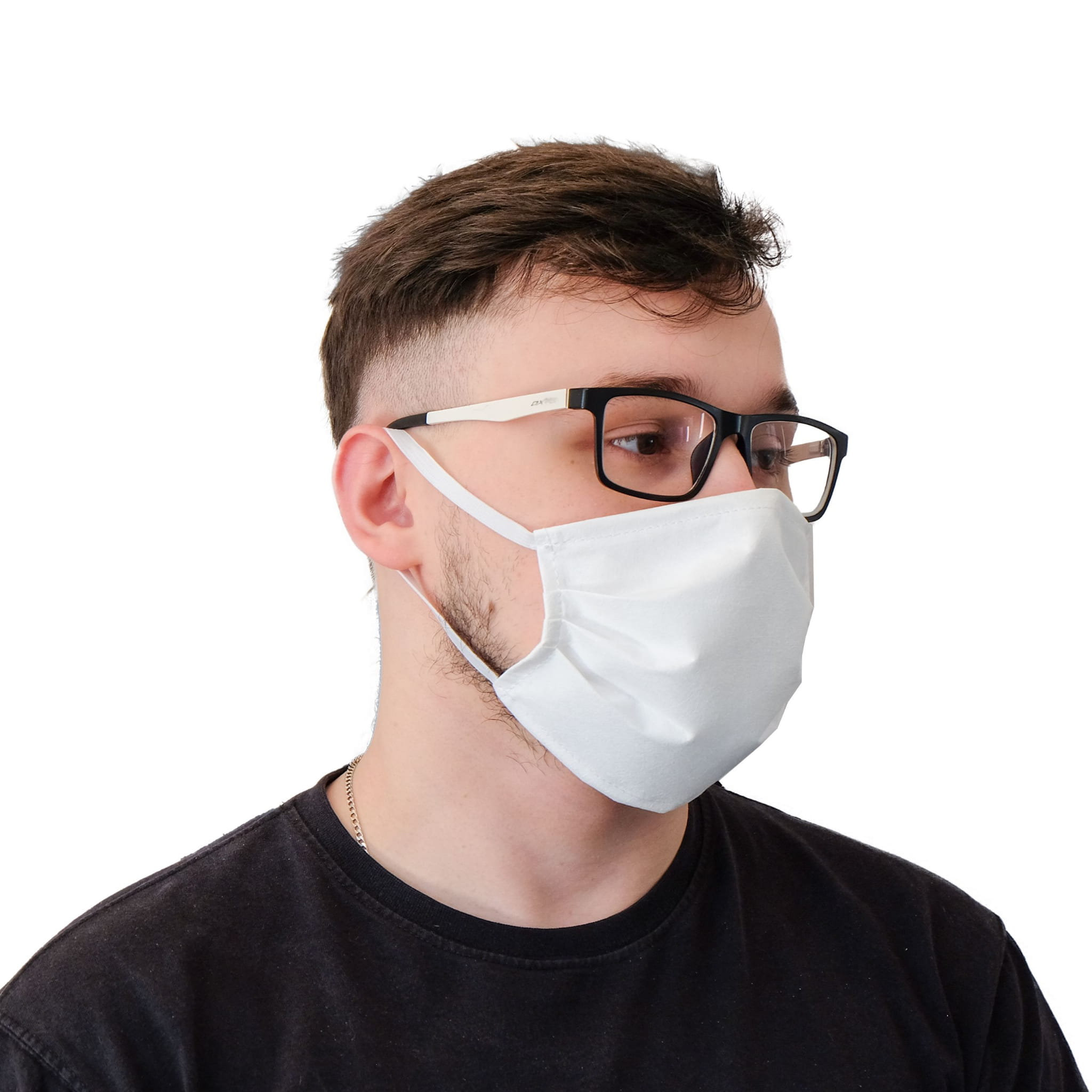 Homme avec masque protecteur